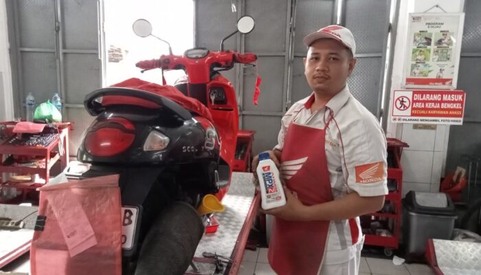 Mana yang benar Penggantian Oli Motor Honda?