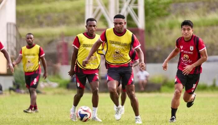 Resmi Bersama Legiun Merah Hitam, Osas Saha; Saya Kembali Kerumah