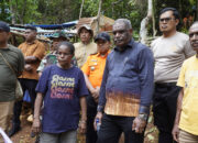 Abisai Rollo Meninjau Evakuasi Warga Tertimbun Longsor di Tambang Tradisional Gajah Putih