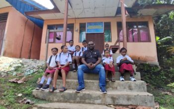 MEMALUKAN! SD Negeri Batu Putih Tanpa Bendera dan Lambang Negara