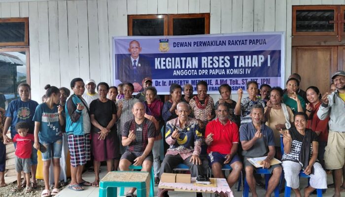 Reses di Awiyo, Alberth Merauje Serap Aspirasi Warga dan Salurkan Bantuan