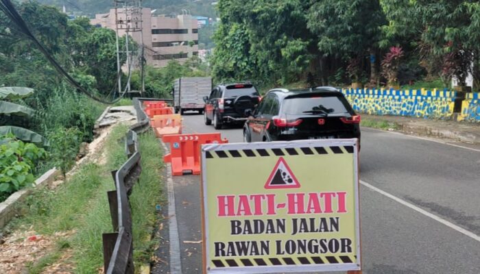 Soroti Longsor di Sejumlah Titik Jayapura, Alberth Merauje Tekankan Penanganan Darurat dan Keselamatan Pengguna Jala