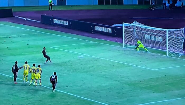 Persipura Bungkus Persiku Kudus 2-0 di Babak Pertama