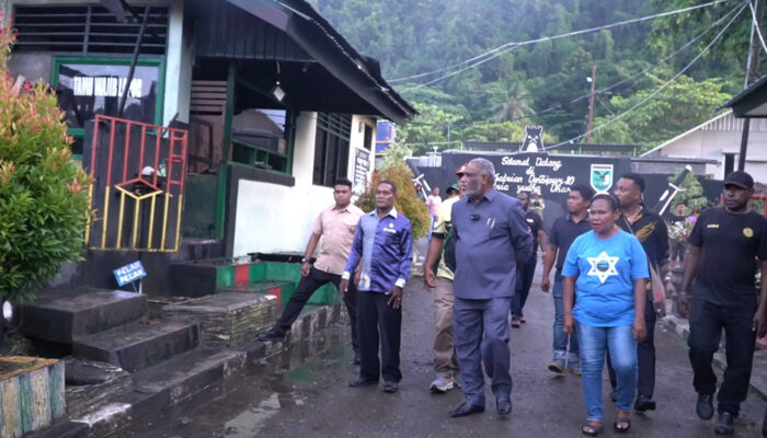 13 Ruko dan 1 Pos Penjagaan di Waena Hangus Terbakar, Wali Kota Jayapura Turun Langsung Tinjau Lokasi