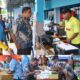 Bupati Yapen Tinjau Stand Pelayanan Publik dan Pasar Murah pada Mubes II Suki Yawa Onate