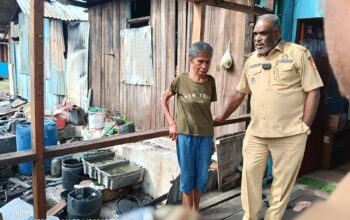Wali Kota Jayapura Salurkan Bantuan Untuk Korban Kebakaran di Hamadi
