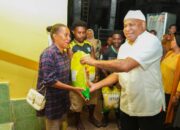 Gubernur Papua Berbuka di Mandala: Bawa Bantuan Beras dan Misi Penataan Wilayah