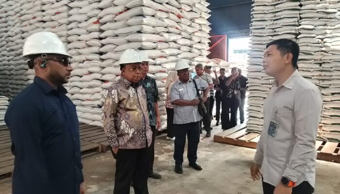Bupati Yapen Benyamin Arisoy : Penyaluran Beras Bantuan Pemerintah Bagi Penerima Manfaat Harus Di Kawal