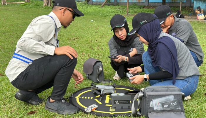 Terbatasnya Akses Jalur Darat, 24 Pegawai PLN Dapat Sertifikasi Pilot Drone
