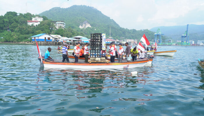 Peringati HUT RI ke-81, Wali Kota Jayapura Lepas 27 Unit Rumah Ikan di Kampung Tahima Soroma