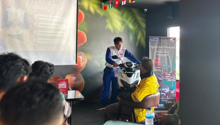 Safety Riding Bersama Astra Motor Papua Dalam Kegiatan Nonton Bareng