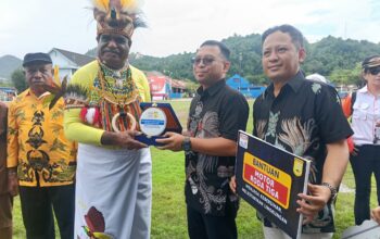 Momen HUT RI Ke-81, Indomaret Serahkan CSR Lima Kendaraan Roda Tiga ke Pemkot Jayapura