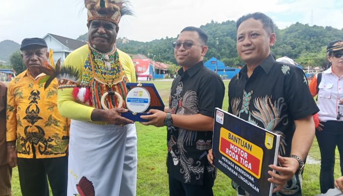 Momen HUT RI Ke-81, Indomaret Serahkan CSR Lima Kendaraan Roda Tiga ke Pemkot Jayapura