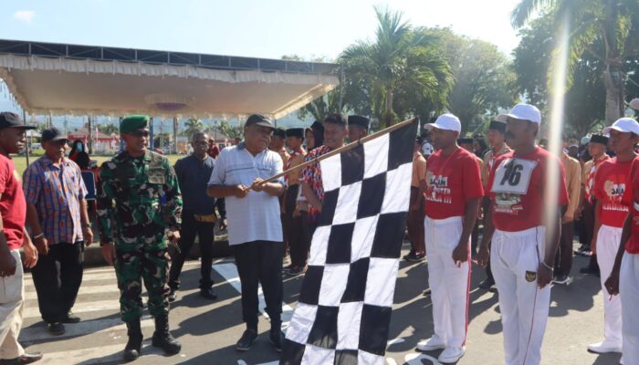 Semarak HUT RI ke-81, 54 Peserta Ikuti Gerak Jalan di Serui, Bupati Benyamin: Lebih dari Sekadar Menang-Kalah