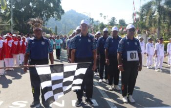 Meriahkan HUT RI ke-81, Lomba Gerak Jalan Serui Diikuti Berbagai Kalangan, Kebersamaan dan Sportivitas Jadi Prioritas