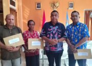 Bupati Yapen Benyamin Arisoy, Serahkan 3 Surat Tugas Plt, “Kerja Dengan Baik Untuk Masyarakat”