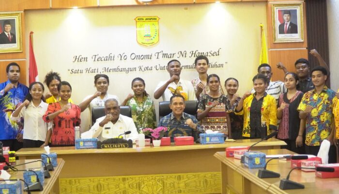 Investasi SDM, Pemkot Jayapura Berangkatkan 15 Mahasiswa Port Numbay Kuliah di Unhas Makassar