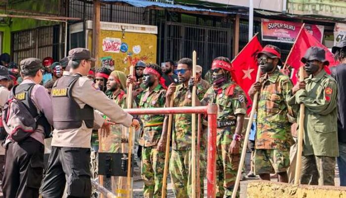 Aksi Unjuk Rasa di Kota Jayapura Sempat Ricuh, 7 Personel Dirawat Inap, Situasi Kembali Kondusif