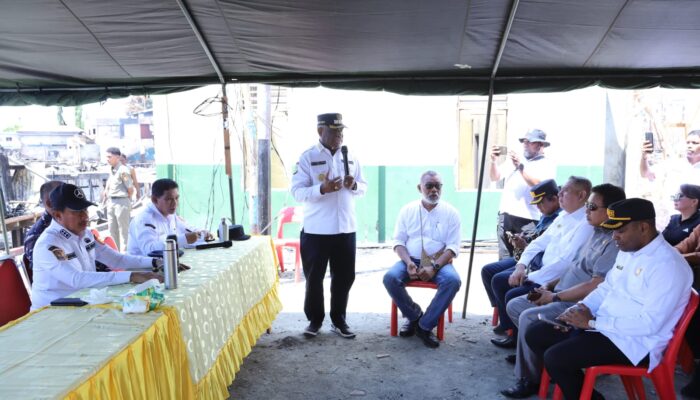 Pimpin Rakor di Lokasi Kebakaran Dok V, Wali Kota Abisai Rollo: Data Harus Akurat, Bantuan Lewat Satu Pintu