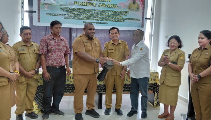 Disperindagkop Jayapura Gelar Pelatihan Arang Briket bagi Pelaku IKM
