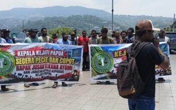 Aliansi Pemuda dan Masyarakat Papua Peduli Demokrasi datanggi Kantor Kejaksaan Tinggi Papua