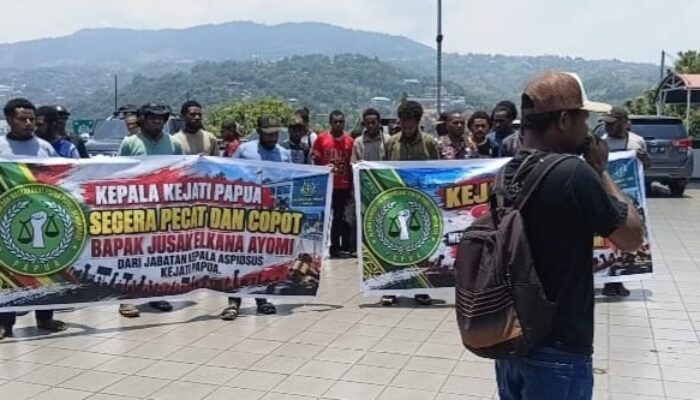 Aliansi Pemuda dan Masyarakat Papua Peduli Demokrasi datanggi Kantor Kejaksaan Tinggi Papua