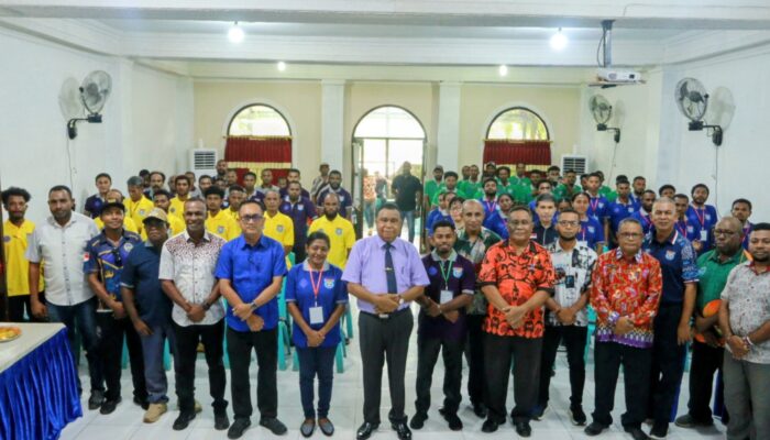 Bupati Yapen Tekankan Pengabdian 36 Lulusan Perawat